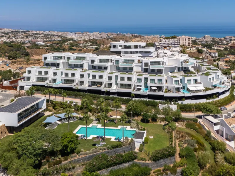 House - Semi-Detached House в продаже в Benalmadena, Málaga. В доме 4 спален и 5 ванных комнат. Площадь дома 183 м²