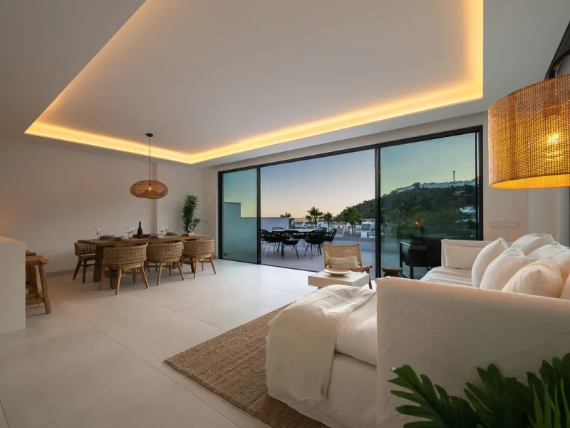 House - Semi-Detached House в продаже в Benalmadena, Málaga. В доме 4 спален и 5 ванных комнат. Площадь дома 183 м²