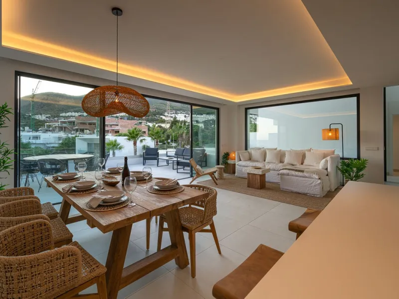 House - Semi-Detached House в продаже в Benalmadena, Málaga. В доме 4 спален и 5 ванных комнат. Площадь дома 183 м²
