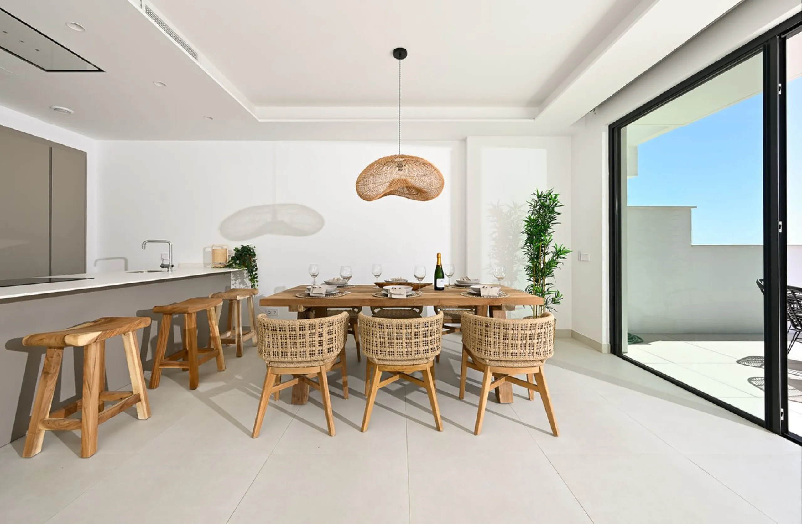 House - Semi-Detached House в продаже в Benalmadena, Málaga. В доме 4 спален и 5 ванных комнат. Площадь дома 183 м²