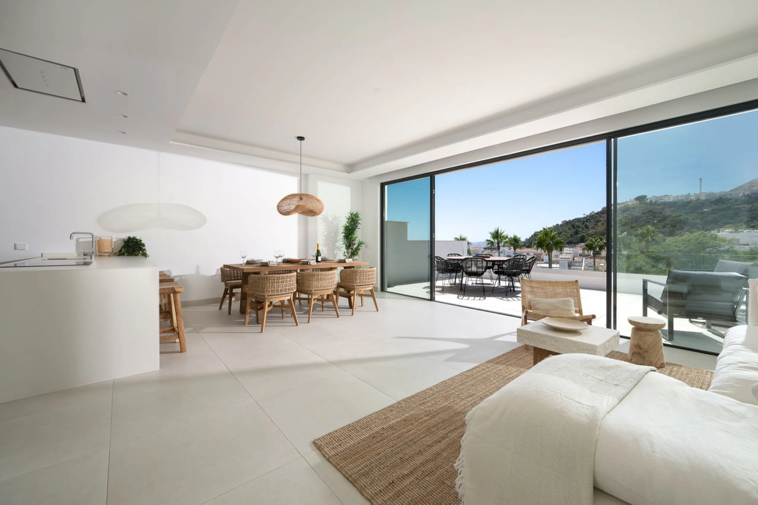 House - Semi-Detached House в продаже в Benalmadena, Málaga. В доме 4 спален и 5 ванных комнат. Площадь дома 183 м²
