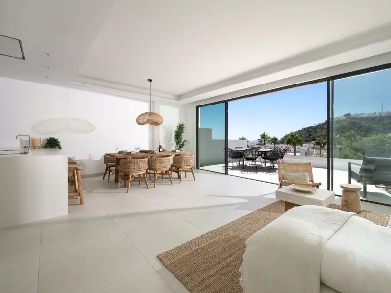 House - Semi-Detached House в продаже в Benalmadena, Málaga. В доме 4 спален и 5 ванных комнат. Площадь дома 183 м²
