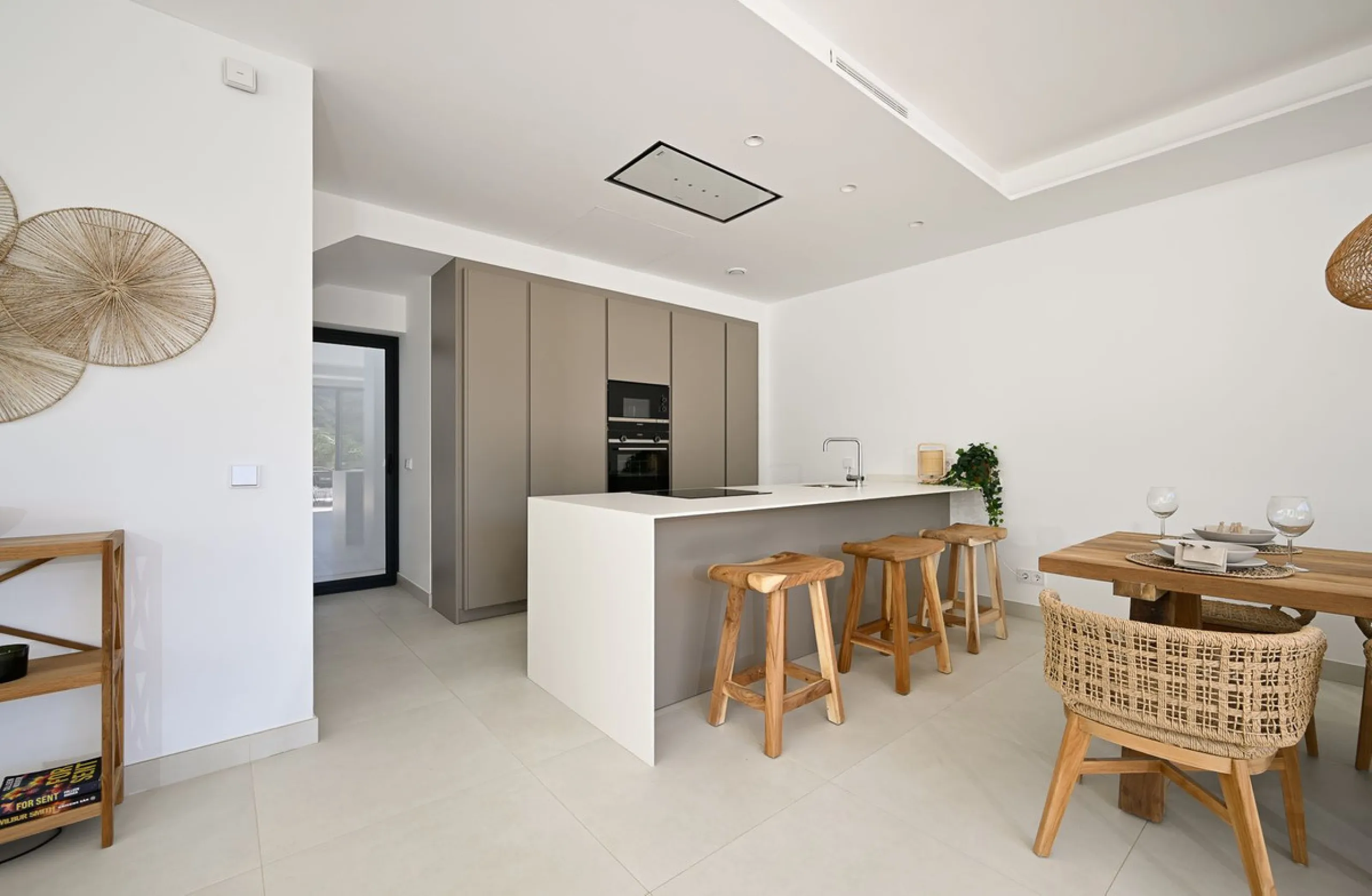 House - Semi-Detached House в продаже в Benalmadena, Málaga. В доме 4 спален и 5 ванных комнат. Площадь дома 183 м²