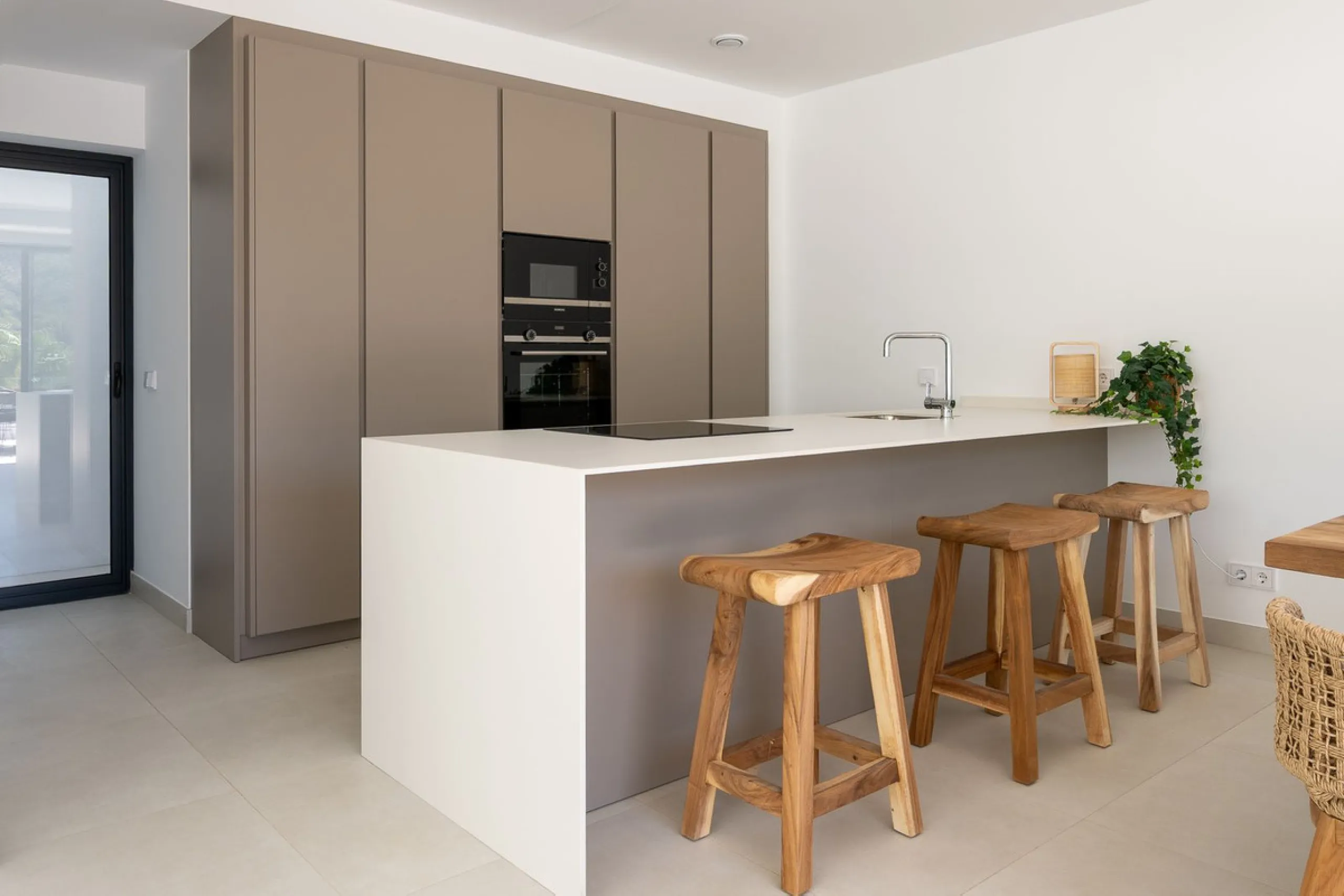 House - Semi-Detached House в продаже в Benalmadena, Málaga. В доме 4 спален и 5 ванных комнат. Площадь дома 183 м²