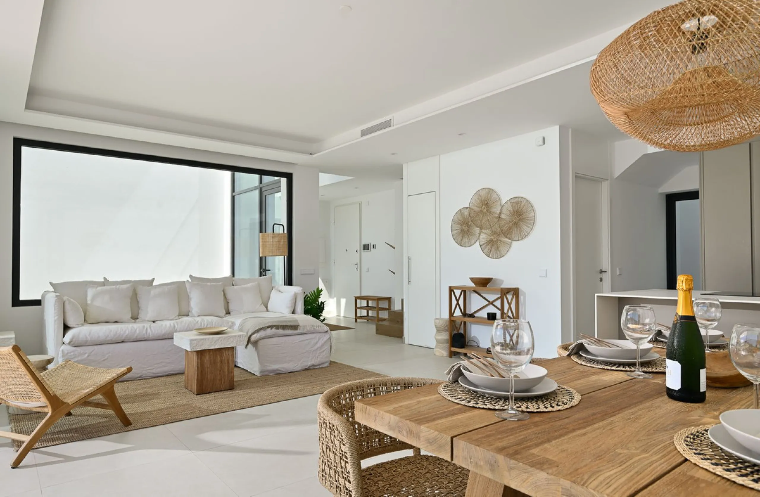 House - Semi-Detached House в продаже в Benalmadena, Málaga. В доме 4 спален и 5 ванных комнат. Площадь дома 183 м²