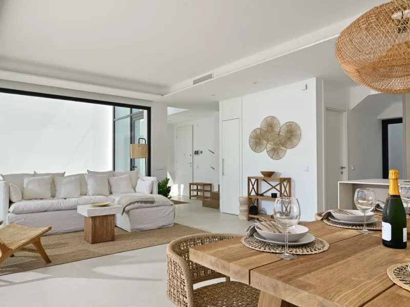 House - Semi-Detached House в продаже в Benalmadena, Málaga. В доме 4 спален и 5 ванных комнат. Площадь дома 183 м²
