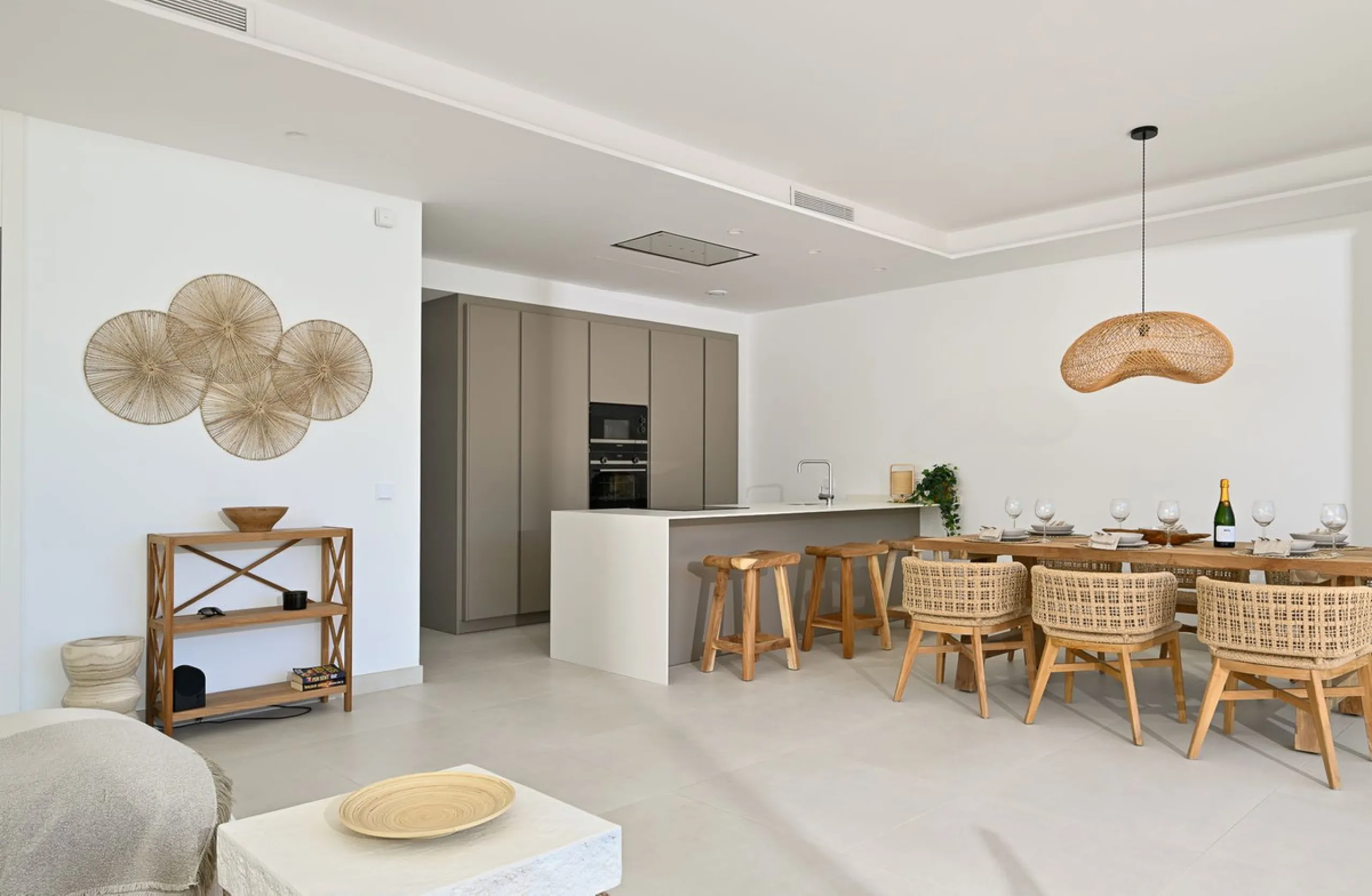 House - Semi-Detached House в продаже в Benalmadena, Málaga. В доме 4 спален и 5 ванных комнат. Площадь дома 183 м²