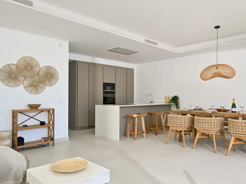 House - Semi-Detached House в продаже в Benalmadena, Málaga. В доме 4 спален и 5 ванных комнат. Площадь дома 183 м²
