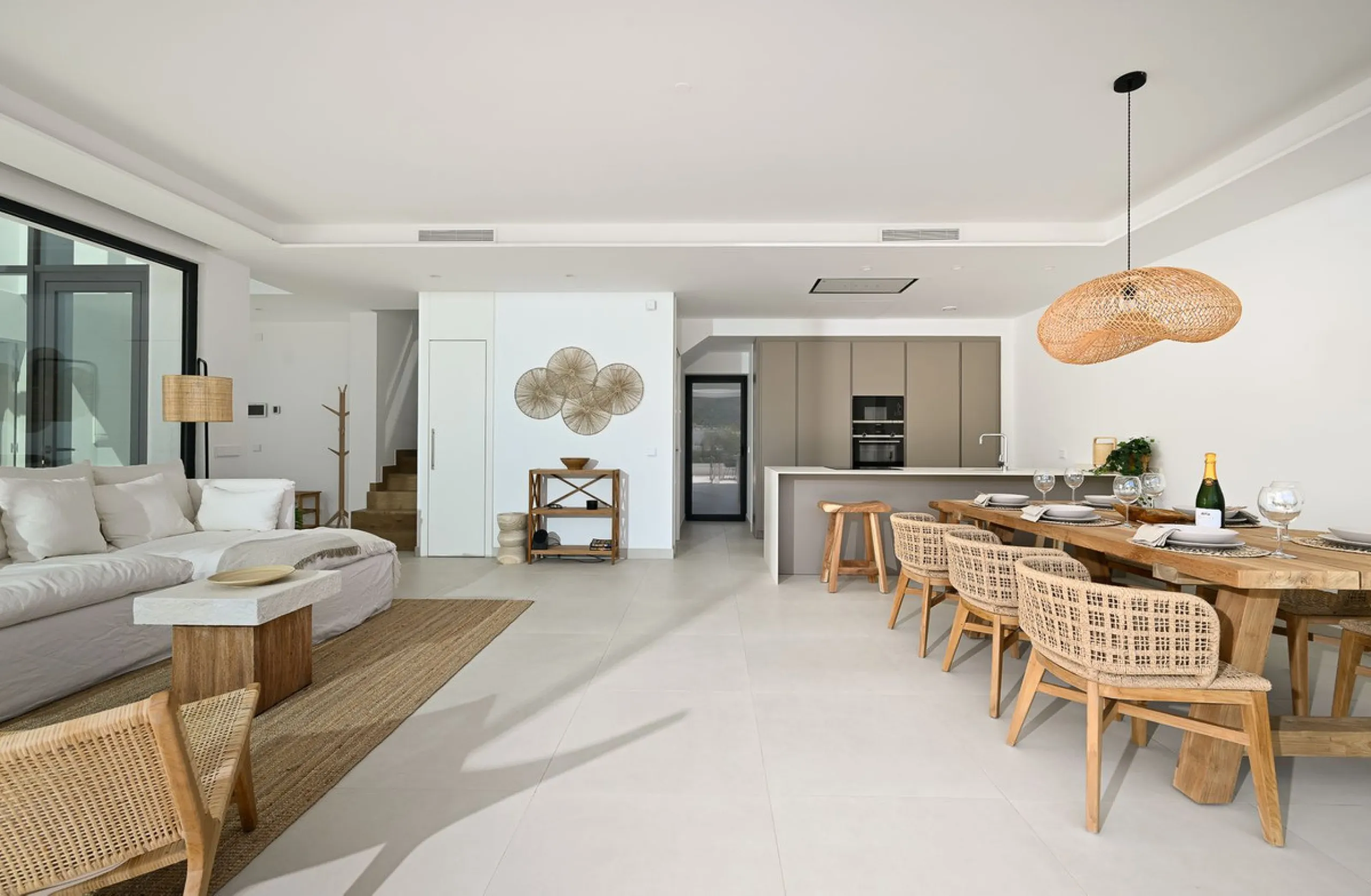 House - Semi-Detached House в продаже в Benalmadena, Málaga. В доме 4 спален и 5 ванных комнат. Площадь дома 183 м²