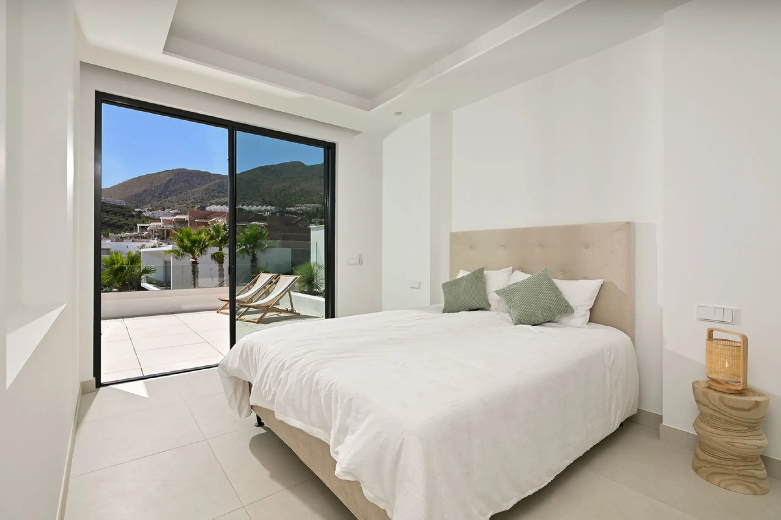House - Semi-Detached House в продаже в Benalmadena, Málaga. В доме 4 спален и 5 ванных комнат. Площадь дома 183 м²