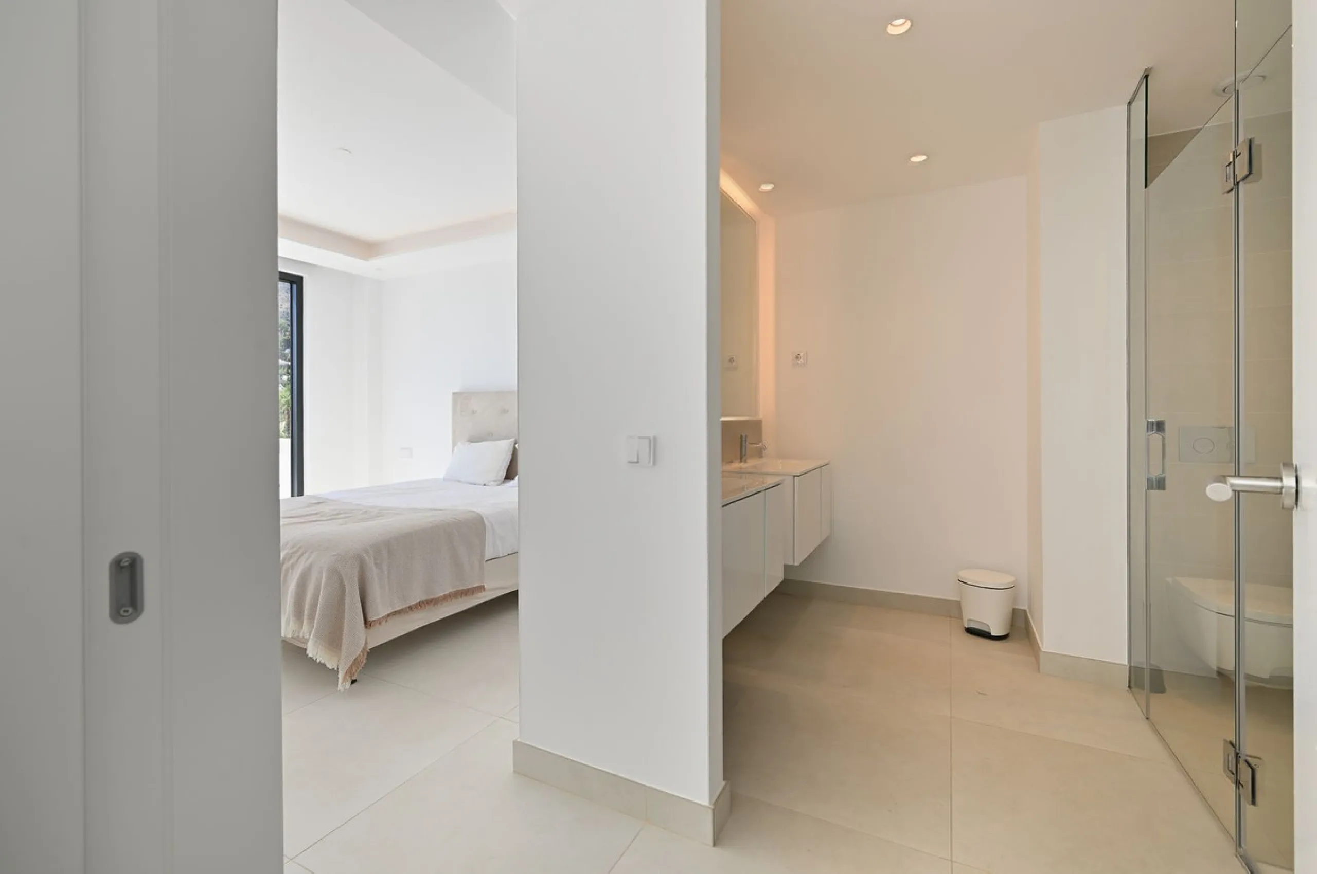 House - Semi-Detached House в продаже в Benalmadena, Málaga. В доме 4 спален и 5 ванных комнат. Площадь дома 183 м²