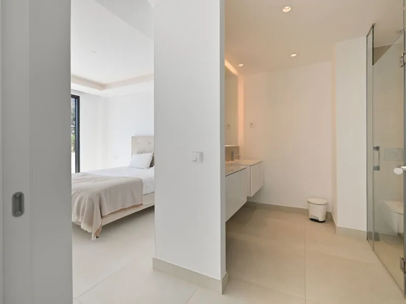 House - Semi-Detached House в продаже в Benalmadena, Málaga. В доме 4 спален и 5 ванных комнат. Площадь дома 183 м²