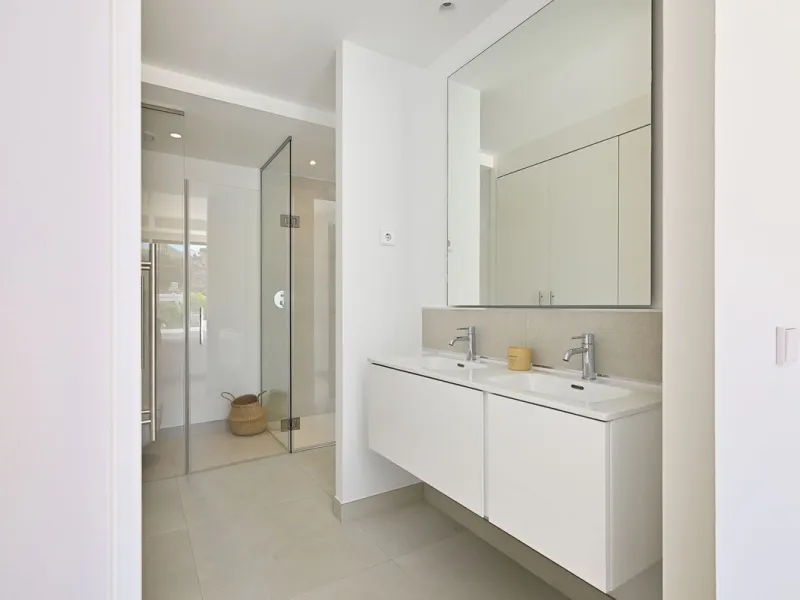House - Semi-Detached House в продаже в Benalmadena, Málaga. В доме 4 спален и 5 ванных комнат. Площадь дома 183 м²