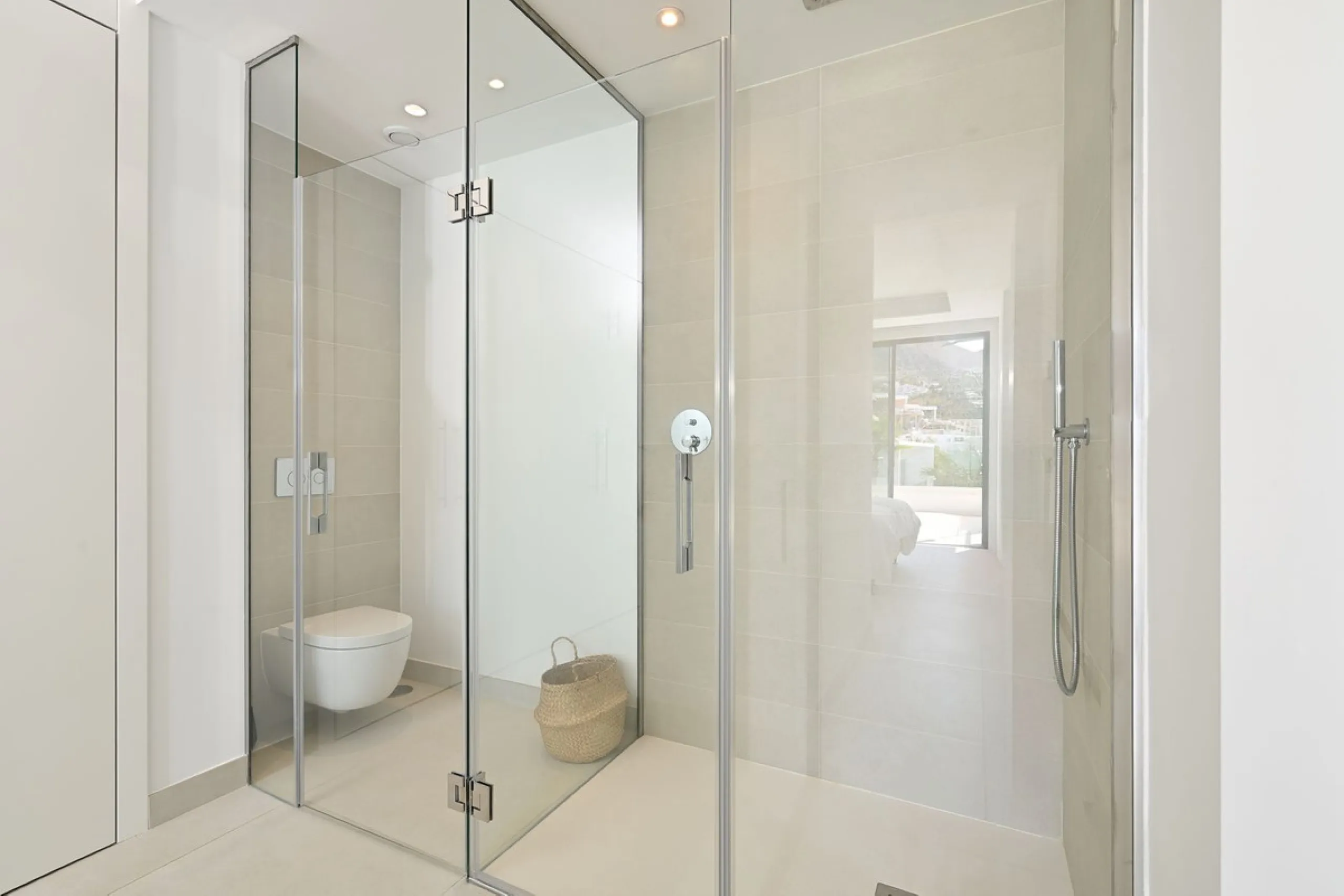 House - Semi-Detached House в продаже в Benalmadena, Málaga. В доме 4 спален и 5 ванных комнат. Площадь дома 183 м²