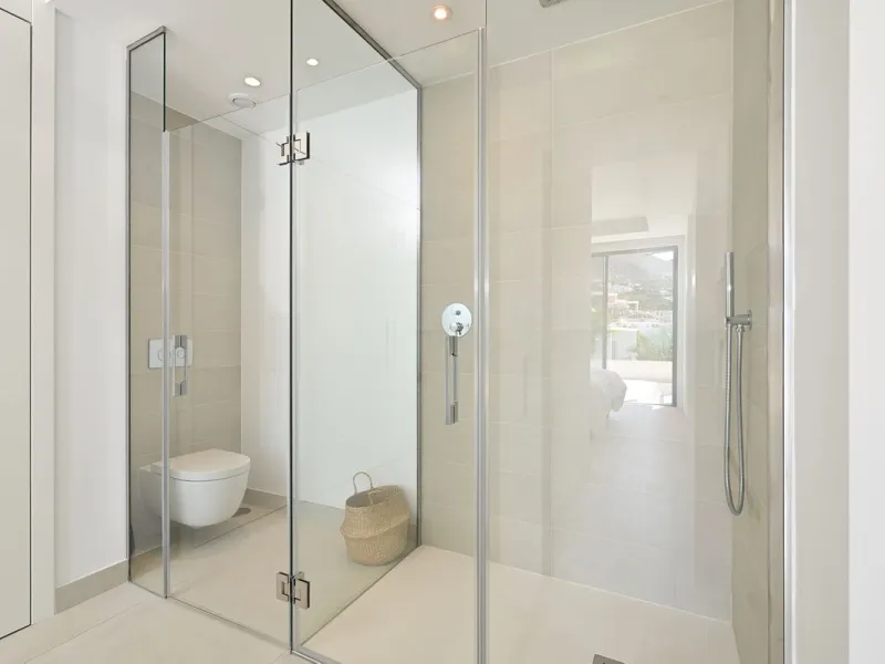 House - Semi-Detached House в продаже в Benalmadena, Málaga. В доме 4 спален и 5 ванных комнат. Площадь дома 183 м²