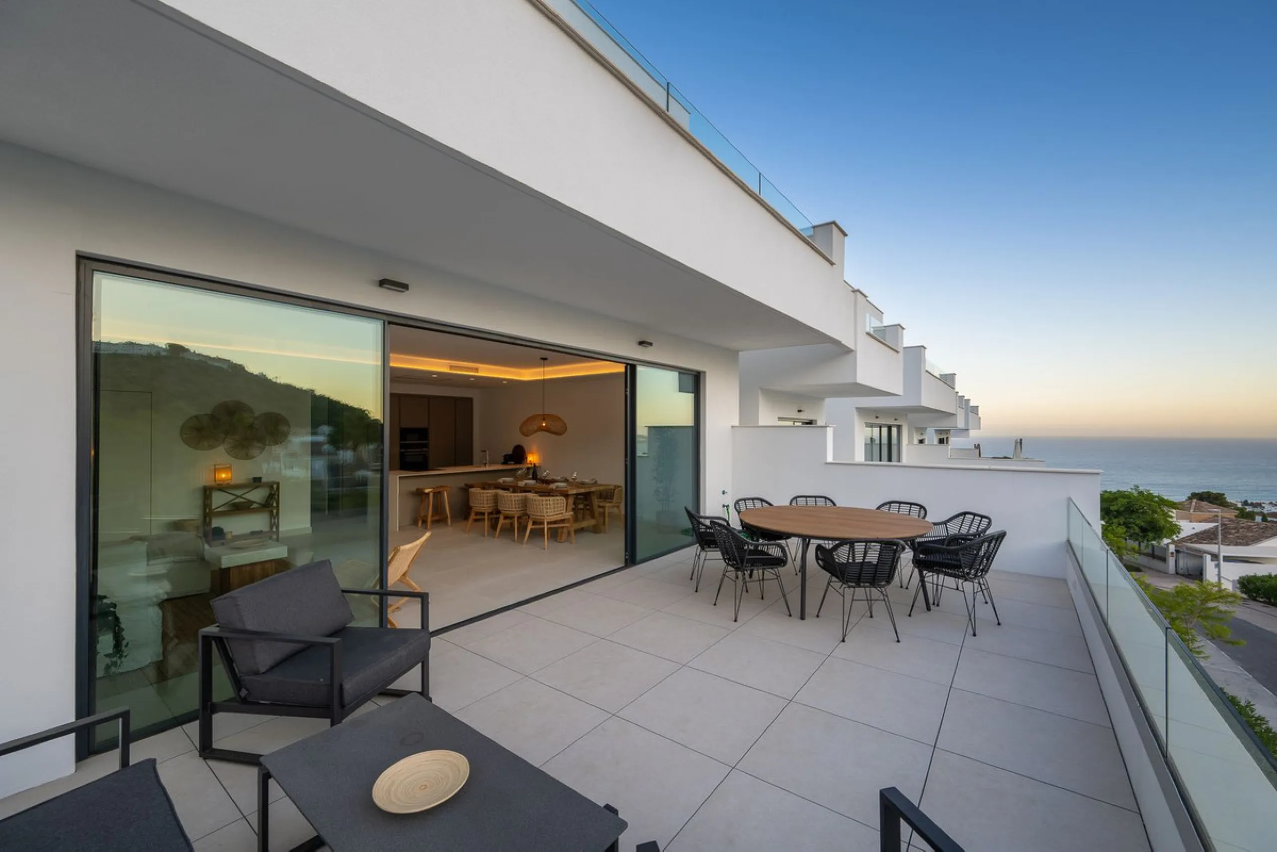 House - Semi-Detached House в продаже в Benalmadena, Málaga. В доме 4 спален и 5 ванных комнат. Площадь дома 183 м²