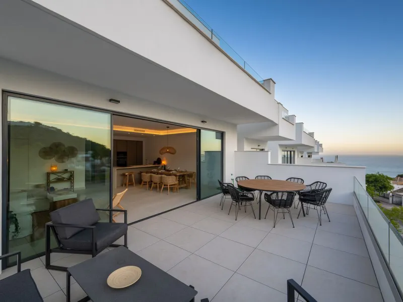 House - Semi-Detached House в продаже в Benalmadena, Málaga. В доме 4 спален и 5 ванных комнат. Площадь дома 183 м²