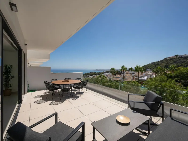 House - Semi-Detached House в продаже в Benalmadena, Málaga. В доме 4 спален и 5 ванных комнат. Площадь дома 183 м²