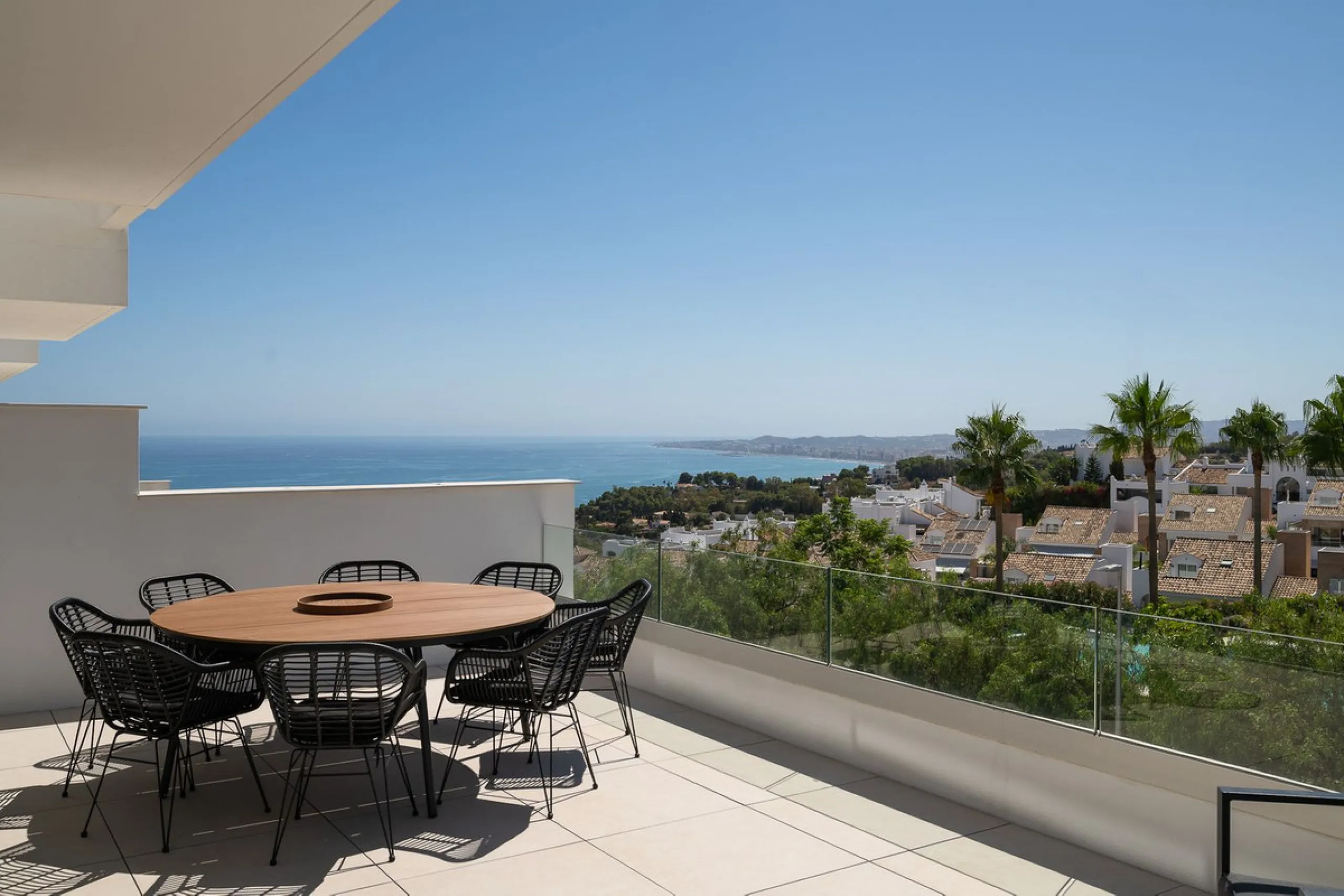 House - Semi-Detached House в продаже в Benalmadena, Málaga. В доме 4 спален и 5 ванных комнат. Площадь дома 183 м²