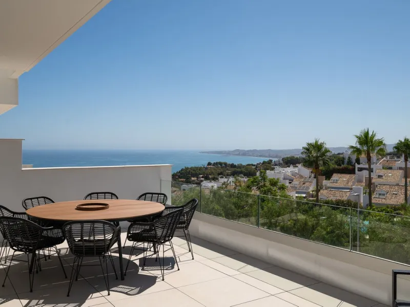 House - Semi-Detached House в продаже в Benalmadena, Málaga. В доме 4 спален и 5 ванных комнат. Площадь дома 183 м²