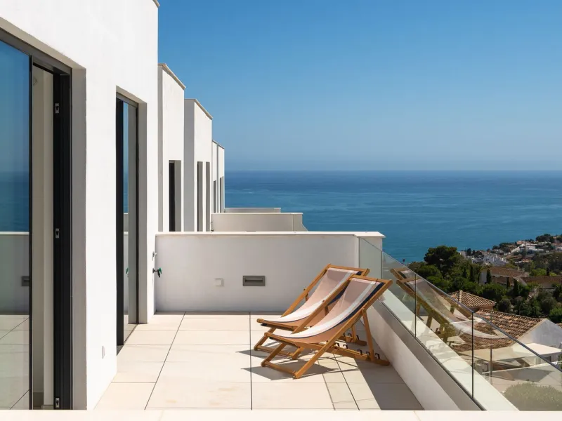 House - Semi-Detached House в продаже в Benalmadena, Málaga. В доме 4 спален и 5 ванных комнат. Площадь дома 183 м²