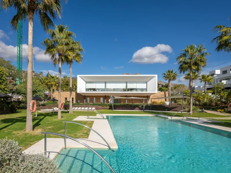 House - Semi-Detached House в продаже в Benalmadena, Málaga. В доме 4 спален и 5 ванных комнат. Площадь дома 183 м²