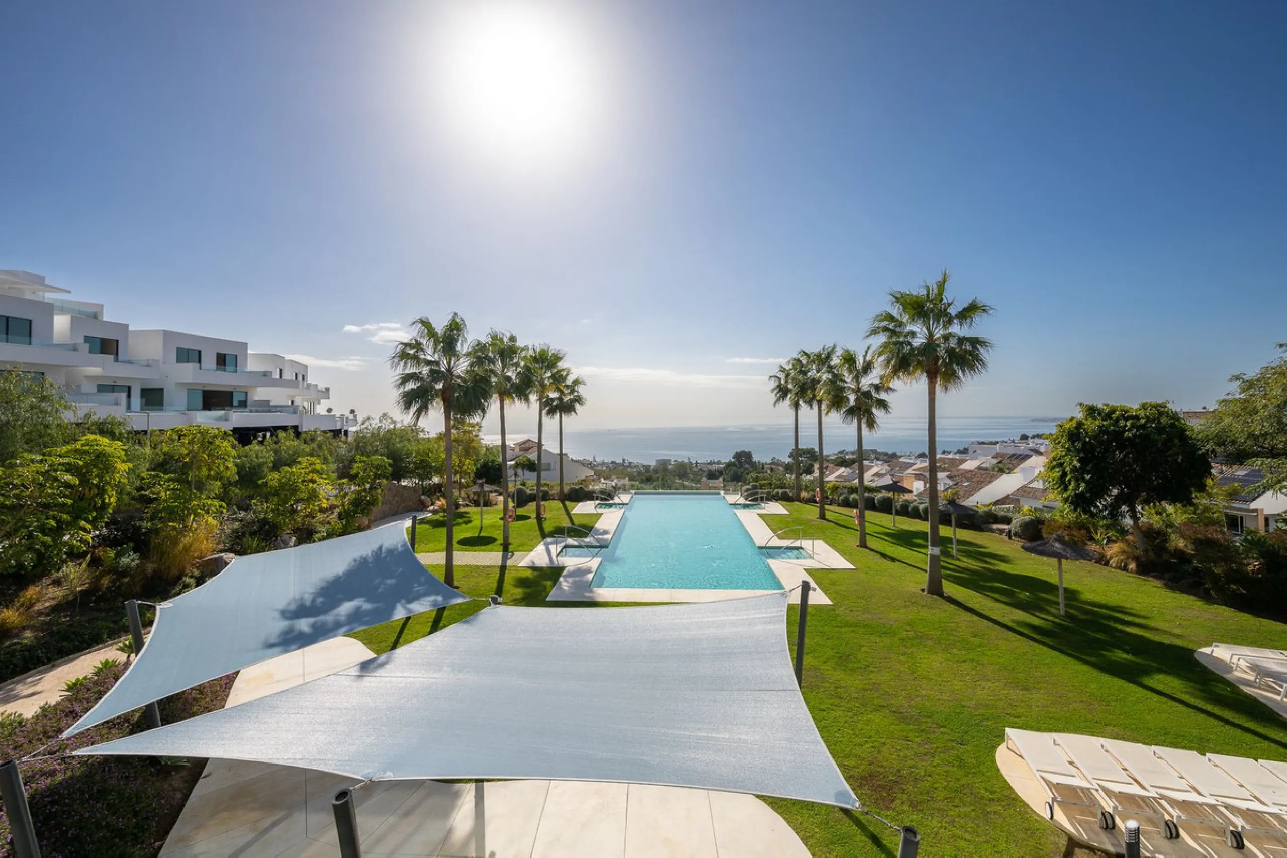 House - Semi-Detached House в продаже в Benalmadena, Málaga. В доме 4 спален и 5 ванных комнат. Площадь дома 183 м²