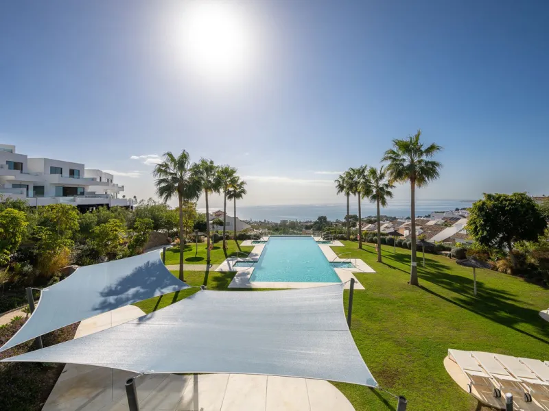 House - Semi-Detached House в продаже в Benalmadena, Málaga. В доме 4 спален и 5 ванных комнат. Площадь дома 183 м²