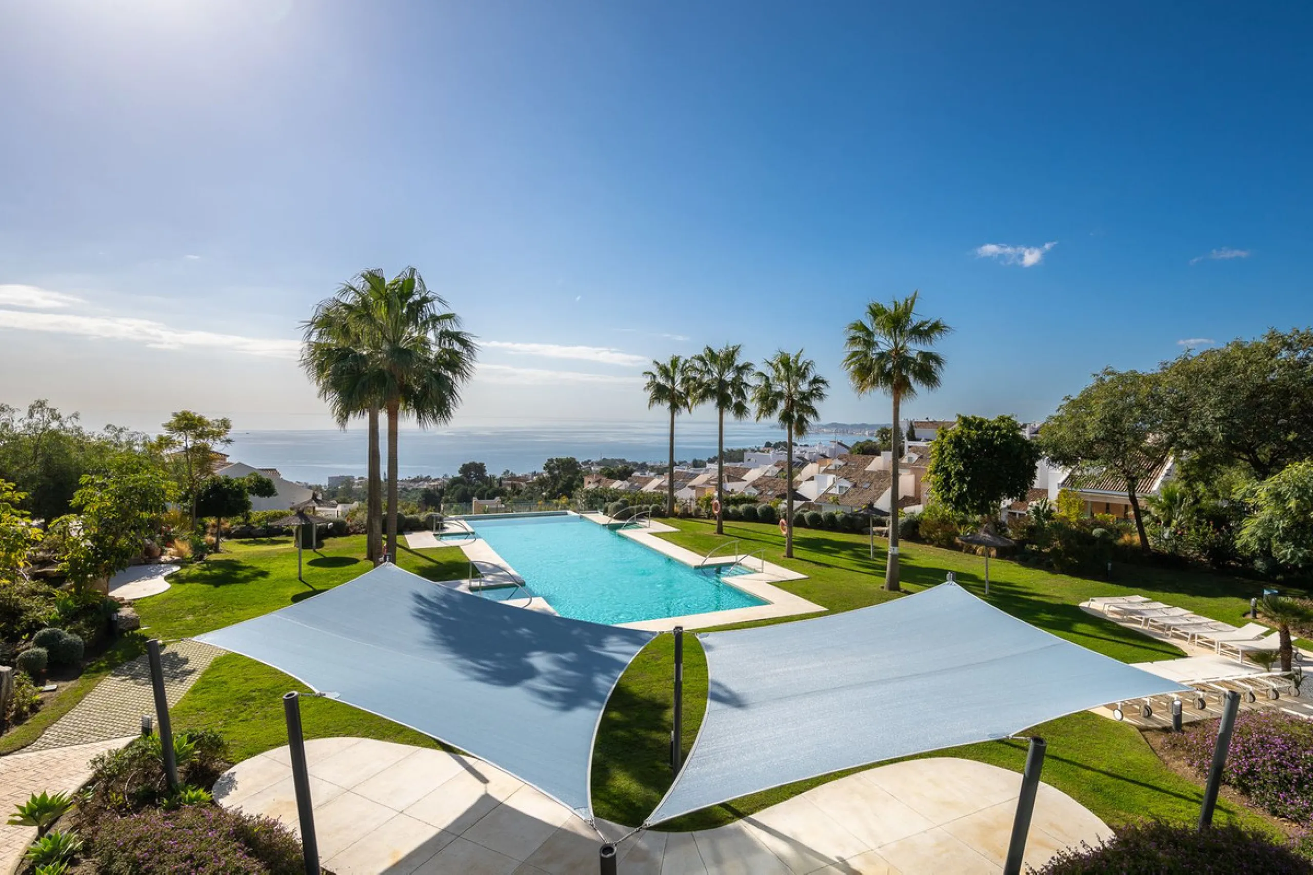 House - Semi-Detached House в продаже в Benalmadena, Málaga. В доме 4 спален и 5 ванных комнат. Площадь дома 183 м²
