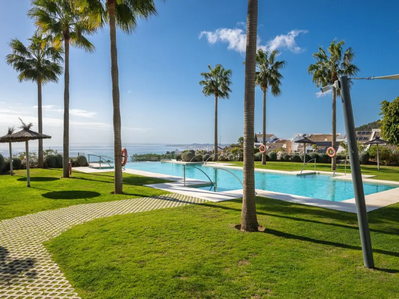 House - Semi-Detached House в продаже в Benalmadena, Málaga. В доме 4 спален и 5 ванных комнат. Площадь дома 183 м²