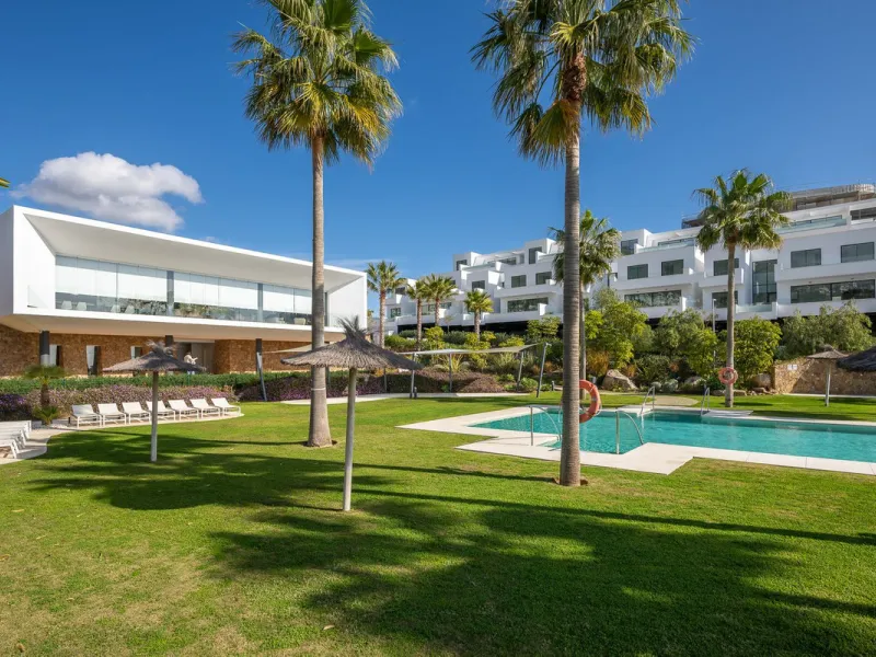 House - Semi-Detached House в продаже в Benalmadena, Málaga. В доме 4 спален и 5 ванных комнат. Площадь дома 183 м²