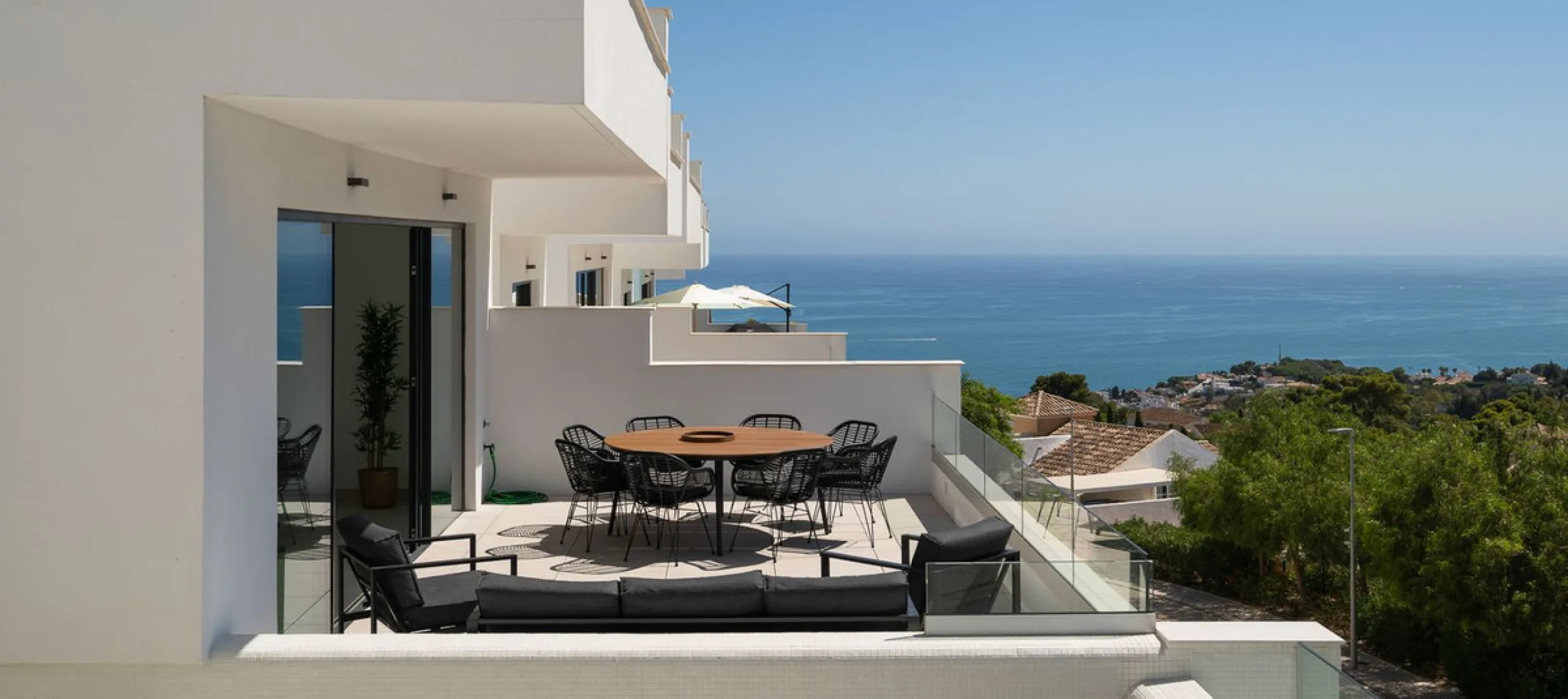House - Semi-Detached House в продаже в Benalmadena, Málaga. В доме 4 спален и 5 ванных комнат. Площадь дома 183 м²