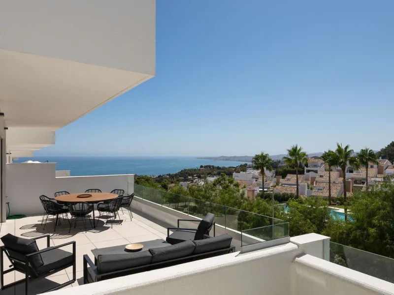 House - Semi-Detached House в продаже в Benalmadena, Málaga. В доме 4 спален и 5 ванных комнат. Площадь дома 183 м²