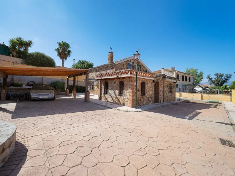 Exceptional Finca with Pool, Stables & Panoramic Rural Setting