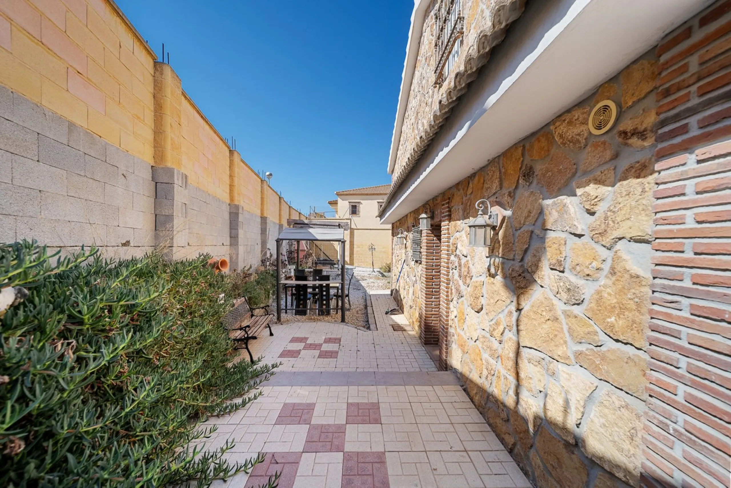 Exceptional Finca with Pool, Stables & Panoramic Rural Setting