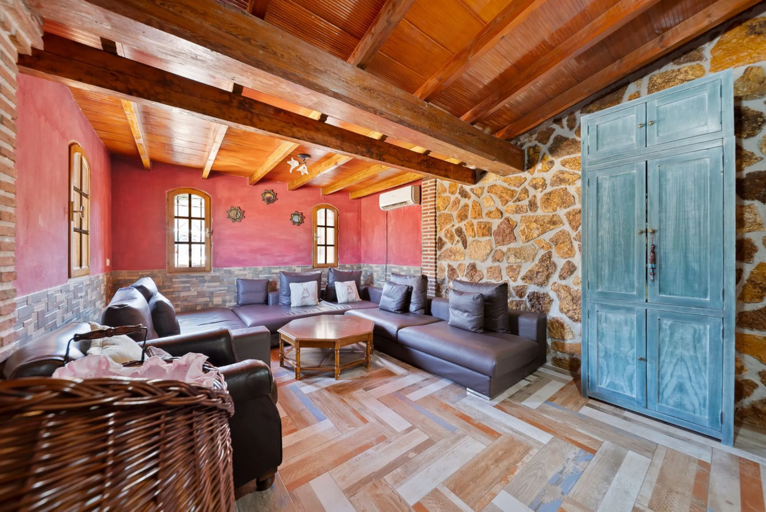 Exceptional Finca with Pool, Stables & Panoramic Rural Setting