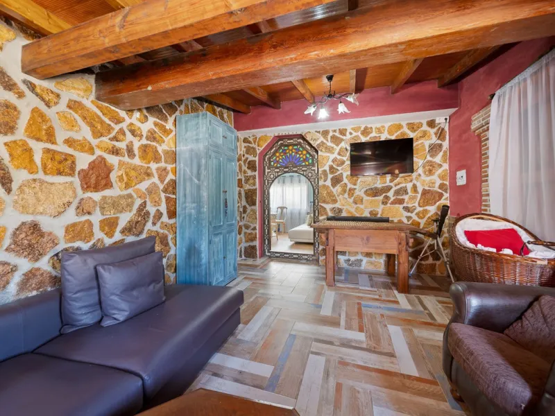 Exceptional Finca with Pool, Stables & Panoramic Rural Setting