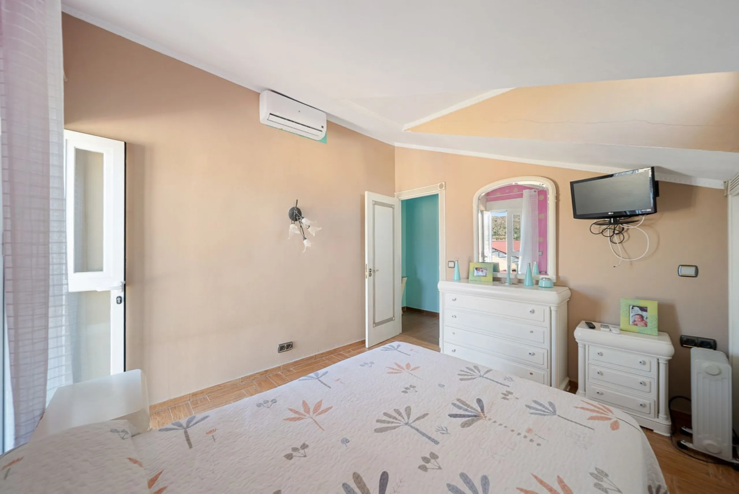 Exceptional Finca with Pool, Stables & Panoramic Rural Setting