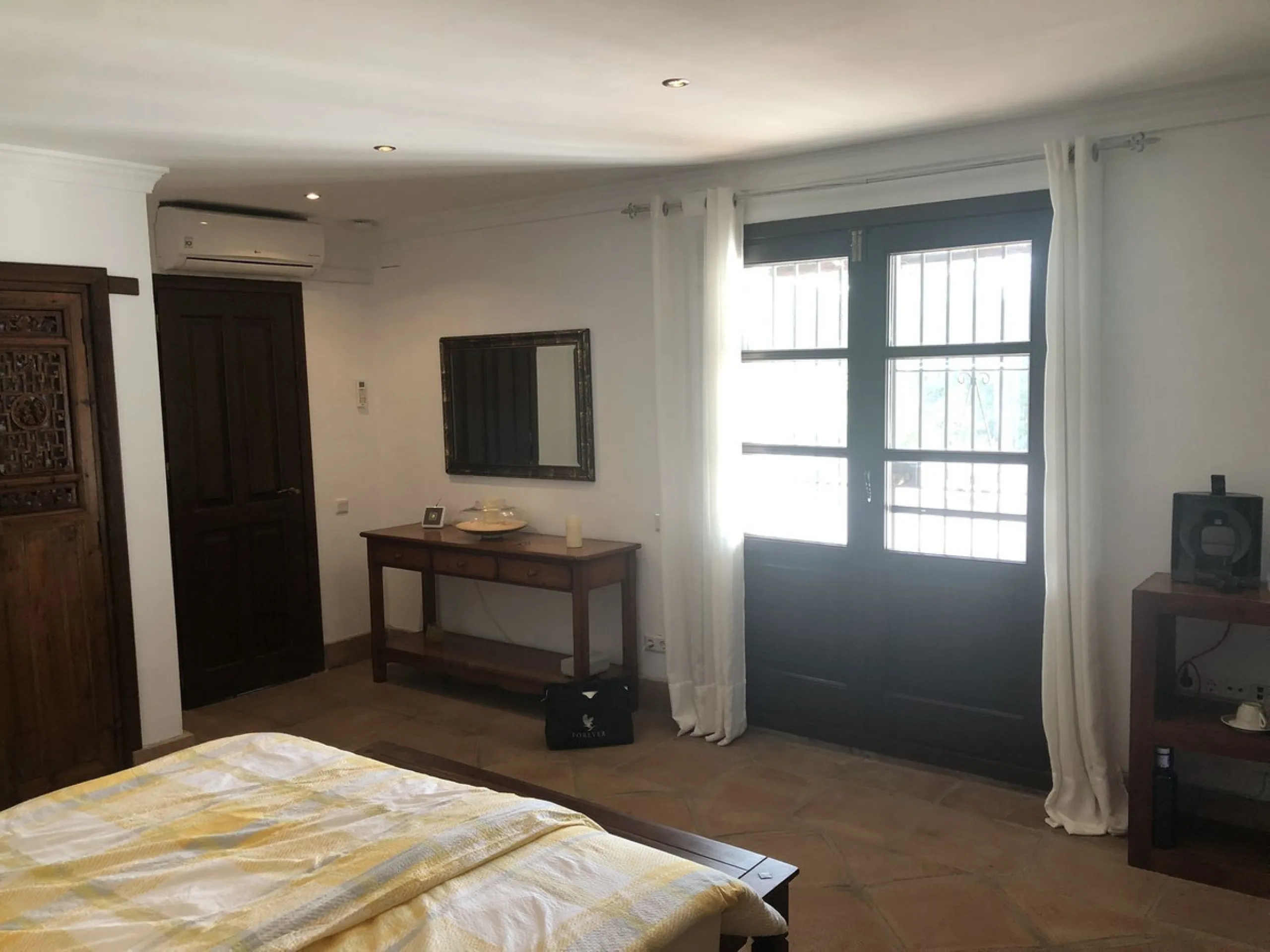 We proudly present one of the most authentic and beautiful Andalusian Cortijos with stables separate guest house in the Estepona area!