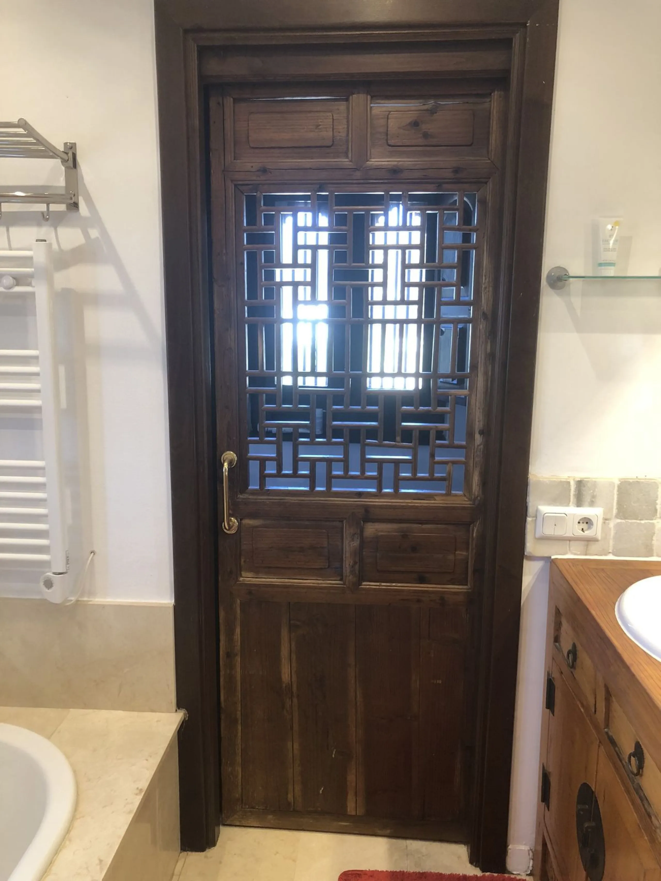 We proudly present one of the most authentic and beautiful Andalusian Cortijos with stables separate guest house in the Estepona area!
