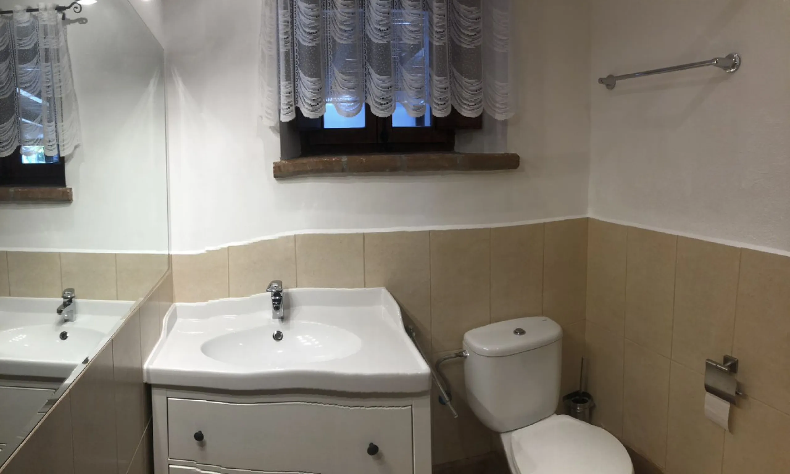 We proudly present one of the most authentic and beautiful Andalusian Cortijos with stables separate guest house in the Estepona area!