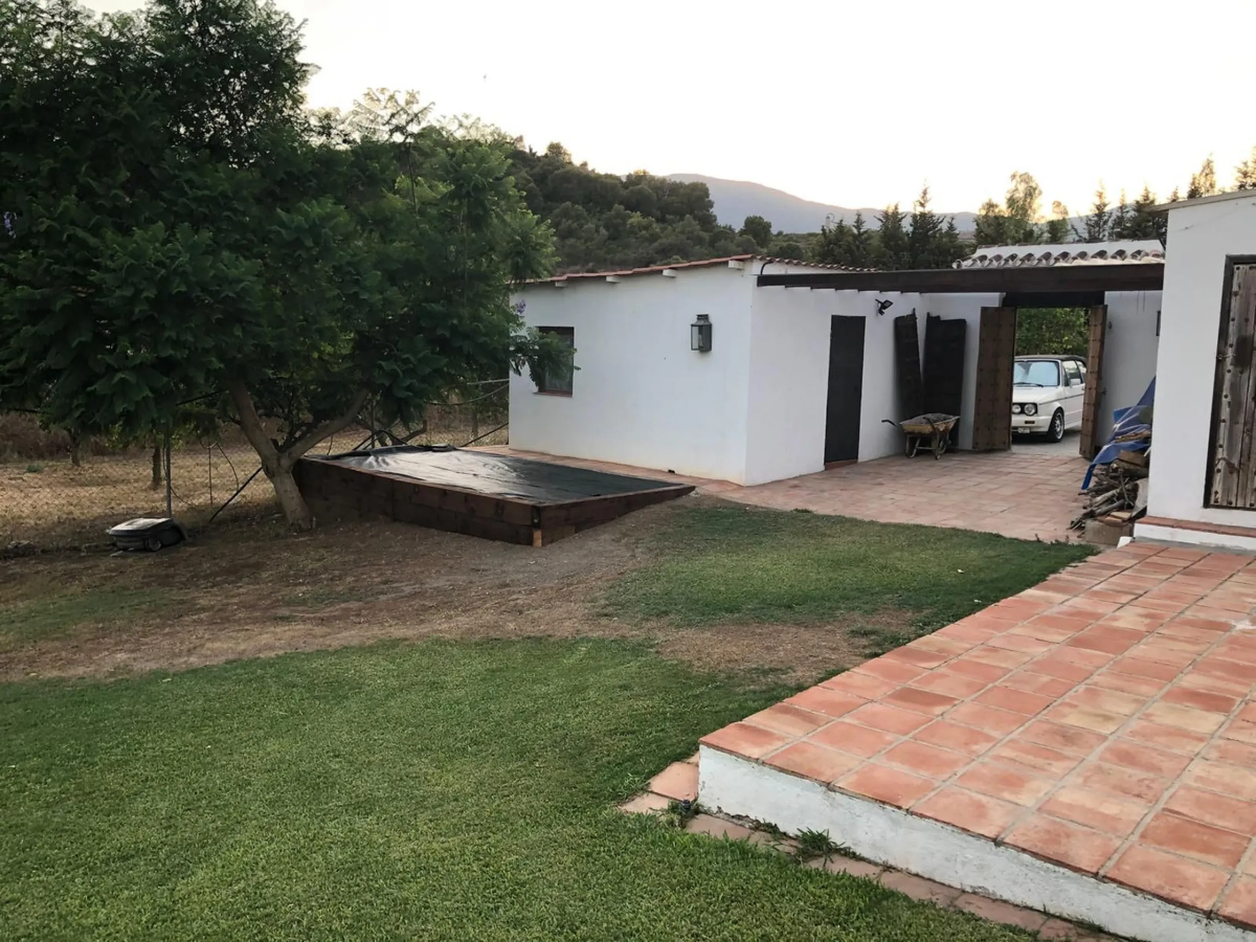 We proudly present one of the most authentic and beautiful Andalusian Cortijos with stables separate guest house in the Estepona area!