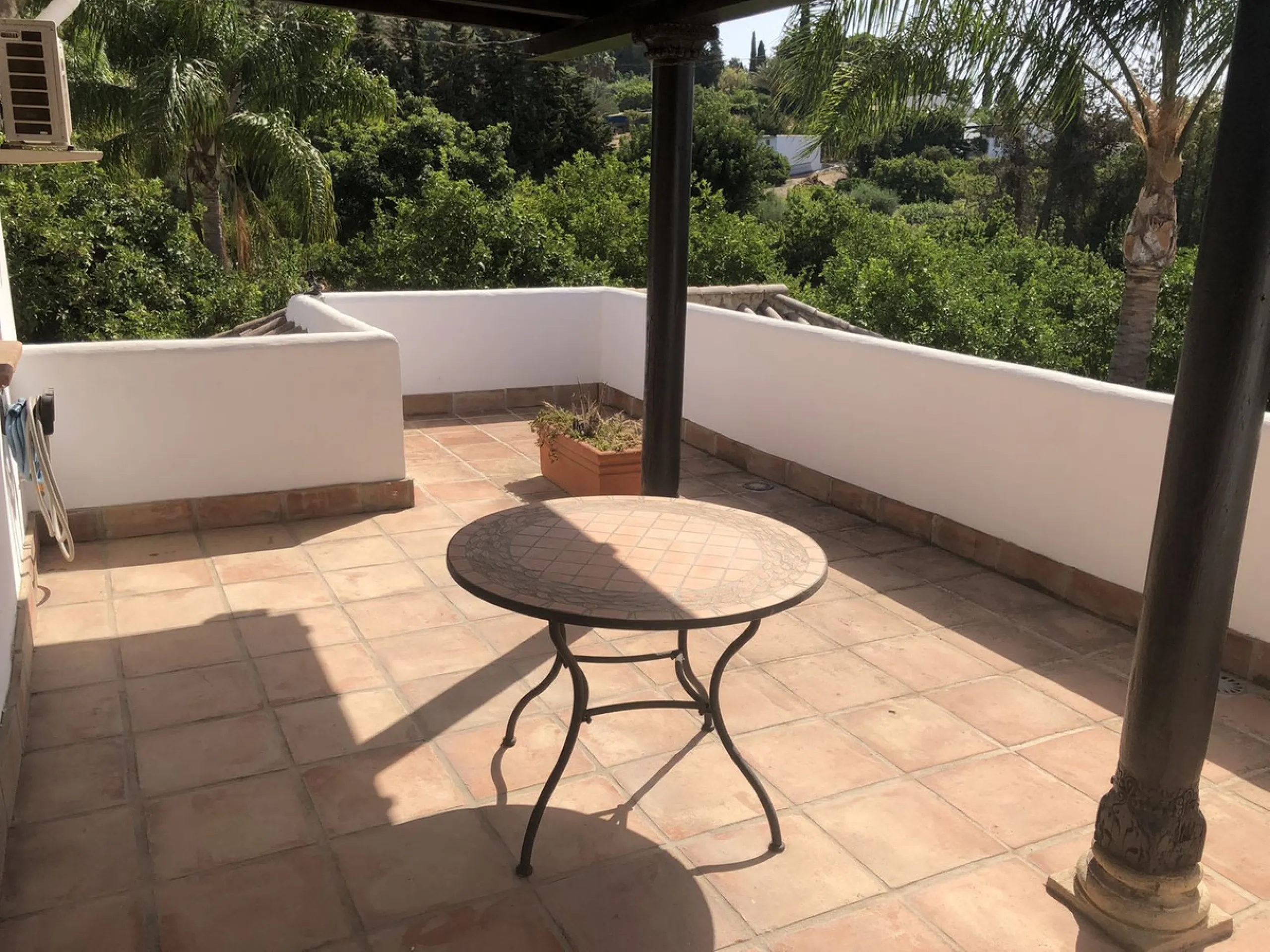 We proudly present one of the most authentic and beautiful Andalusian Cortijos with stables separate guest house in the Estepona area!