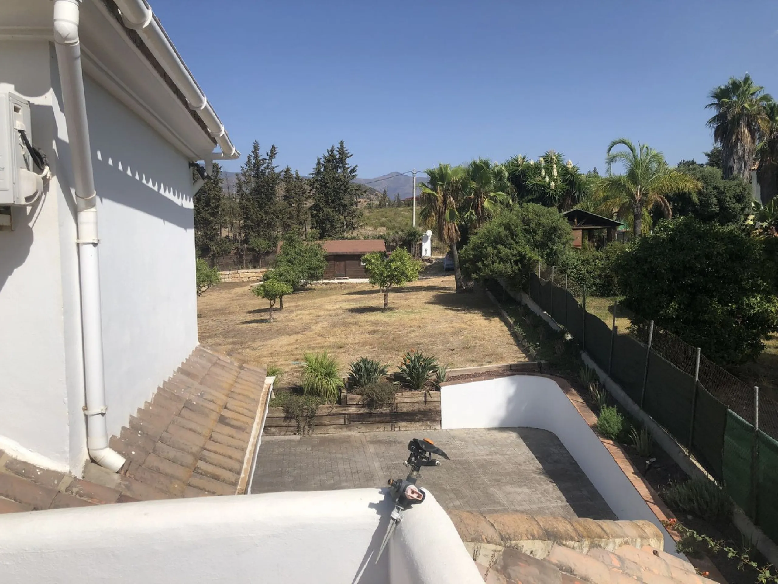 We proudly present one of the most authentic and beautiful Andalusian Cortijos with stables separate guest house in the Estepona area!