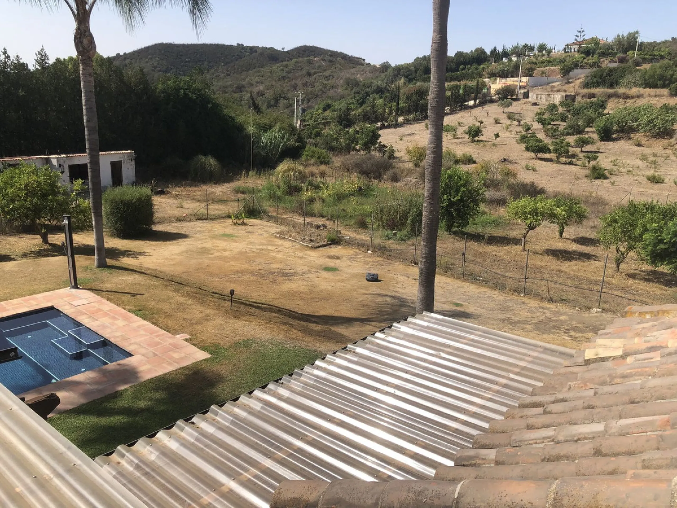We proudly present one of the most authentic and beautiful Andalusian Cortijos with stables separate guest house in the Estepona area!