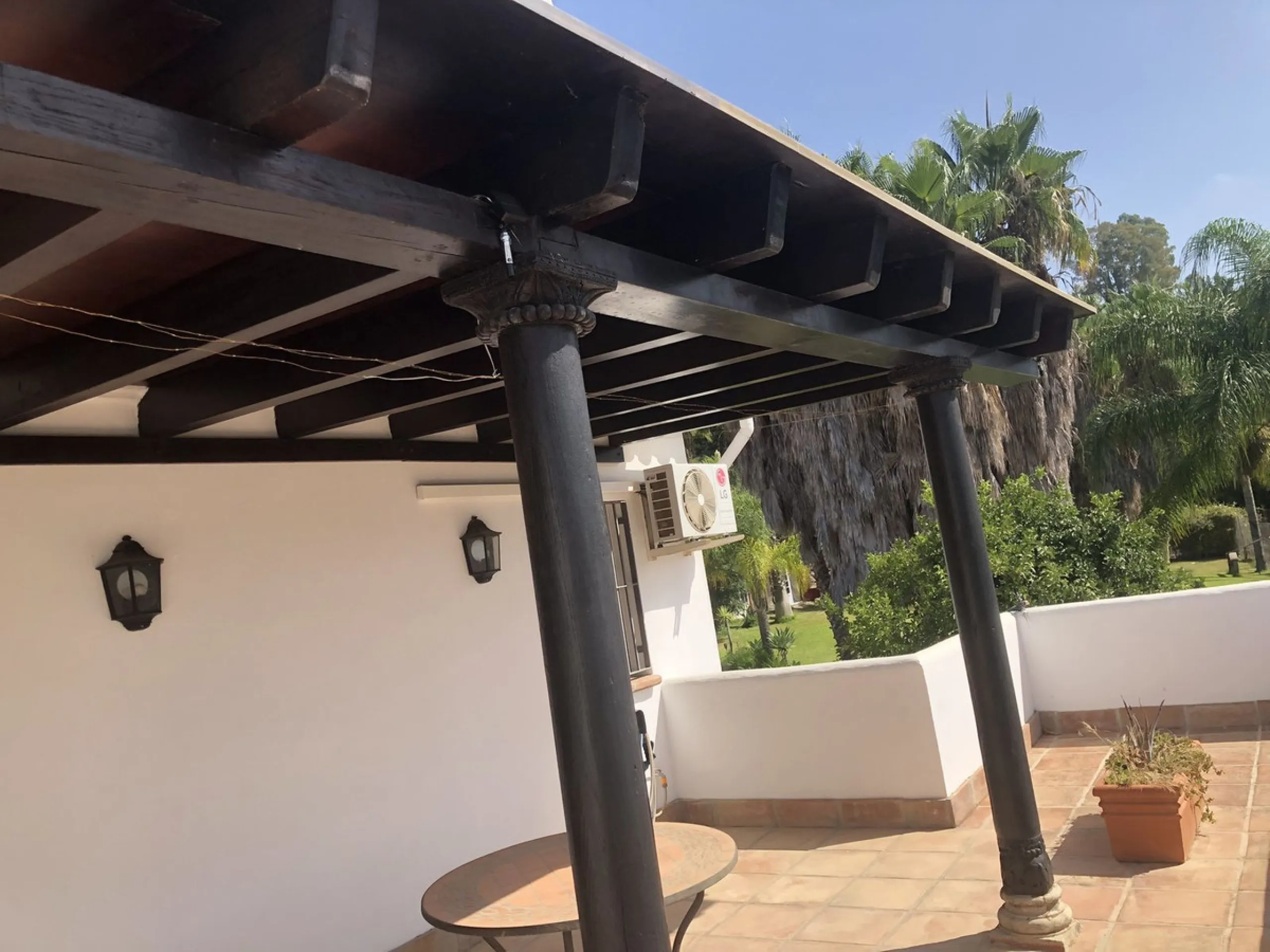We proudly present one of the most authentic and beautiful Andalusian Cortijos with stables separate guest house in the Estepona area!