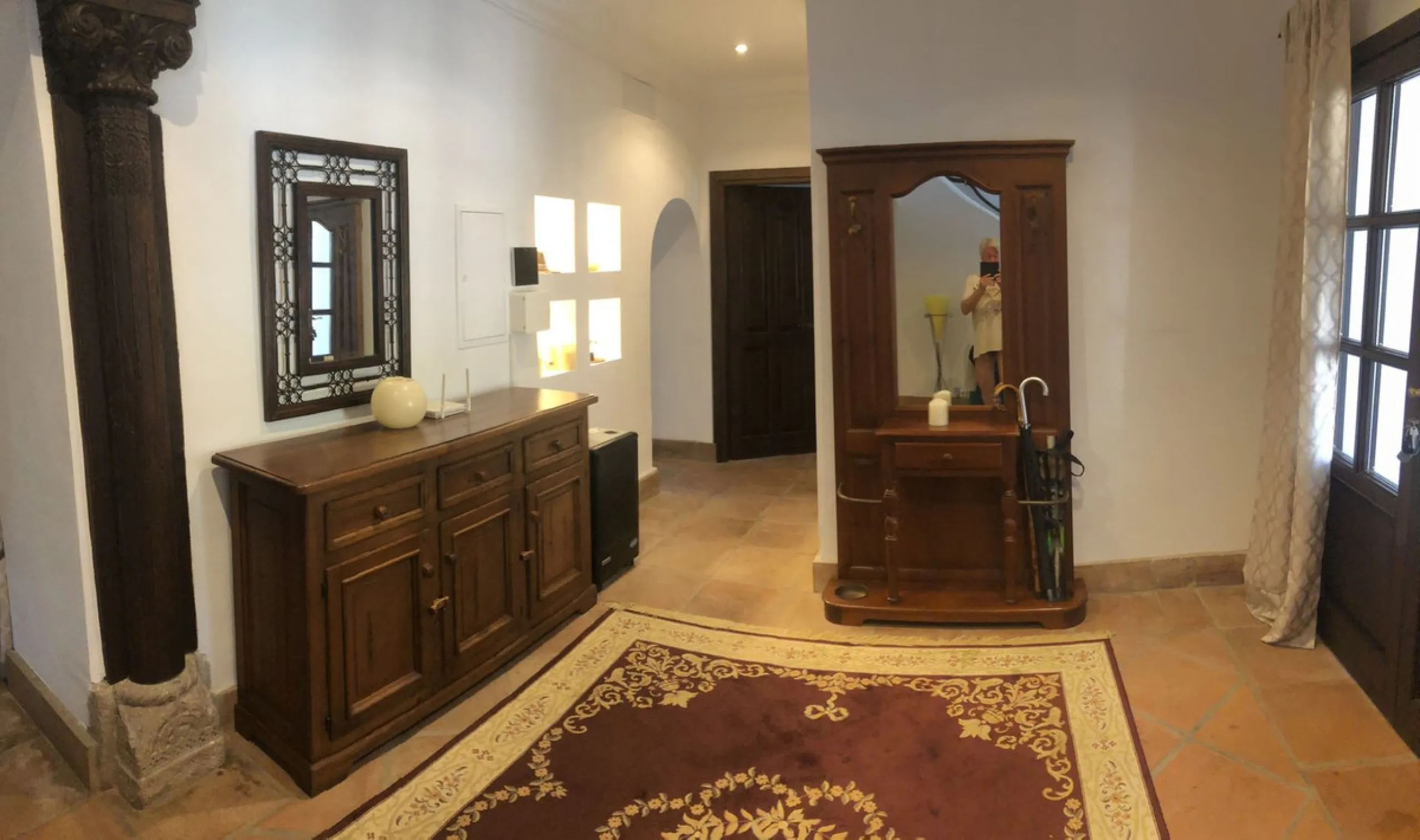 We proudly present one of the most authentic and beautiful Andalusian Cortijos with stables separate guest house in the Estepona area!