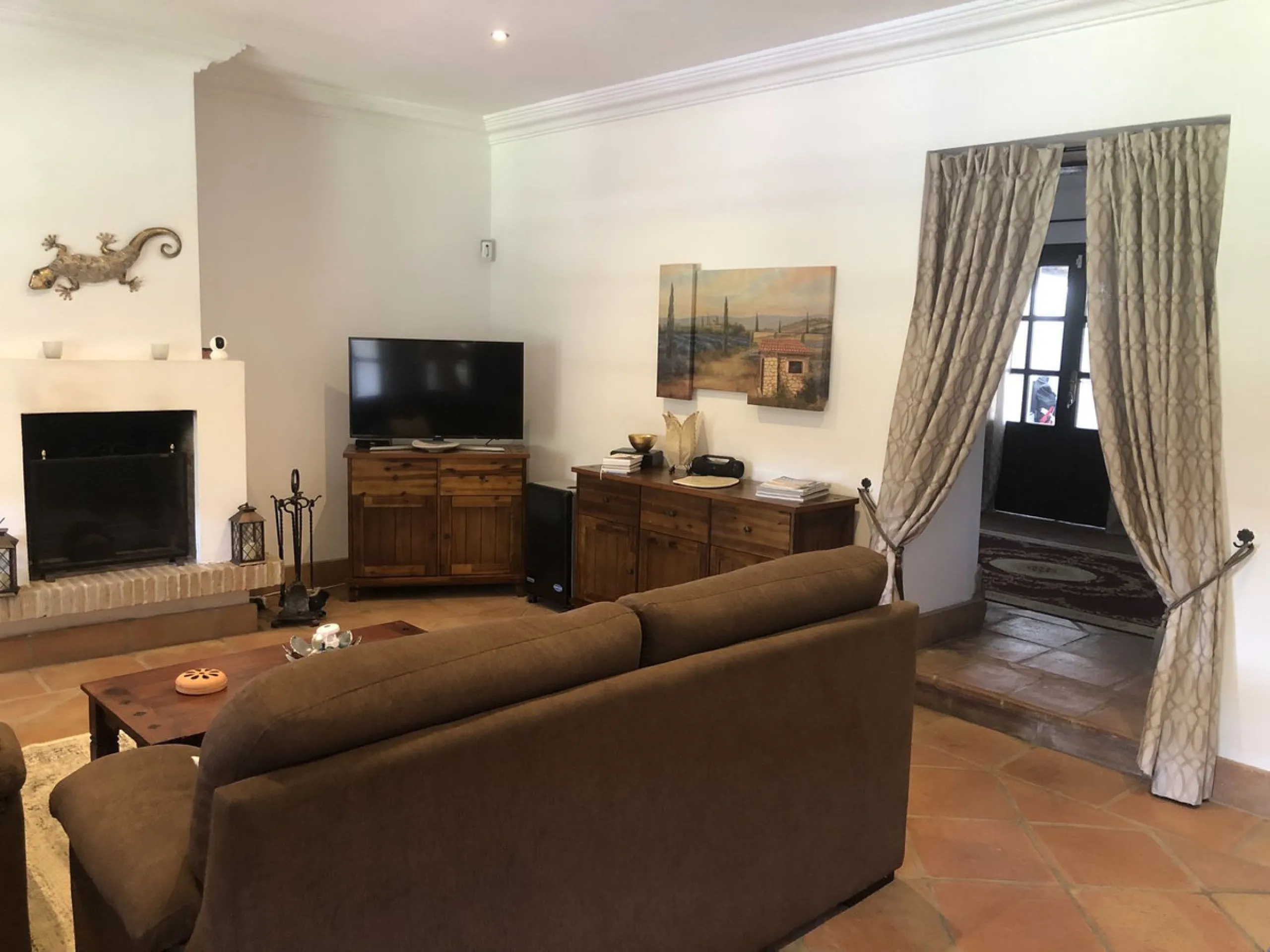We proudly present one of the most authentic and beautiful Andalusian Cortijos with stables separate guest house in the Estepona area!