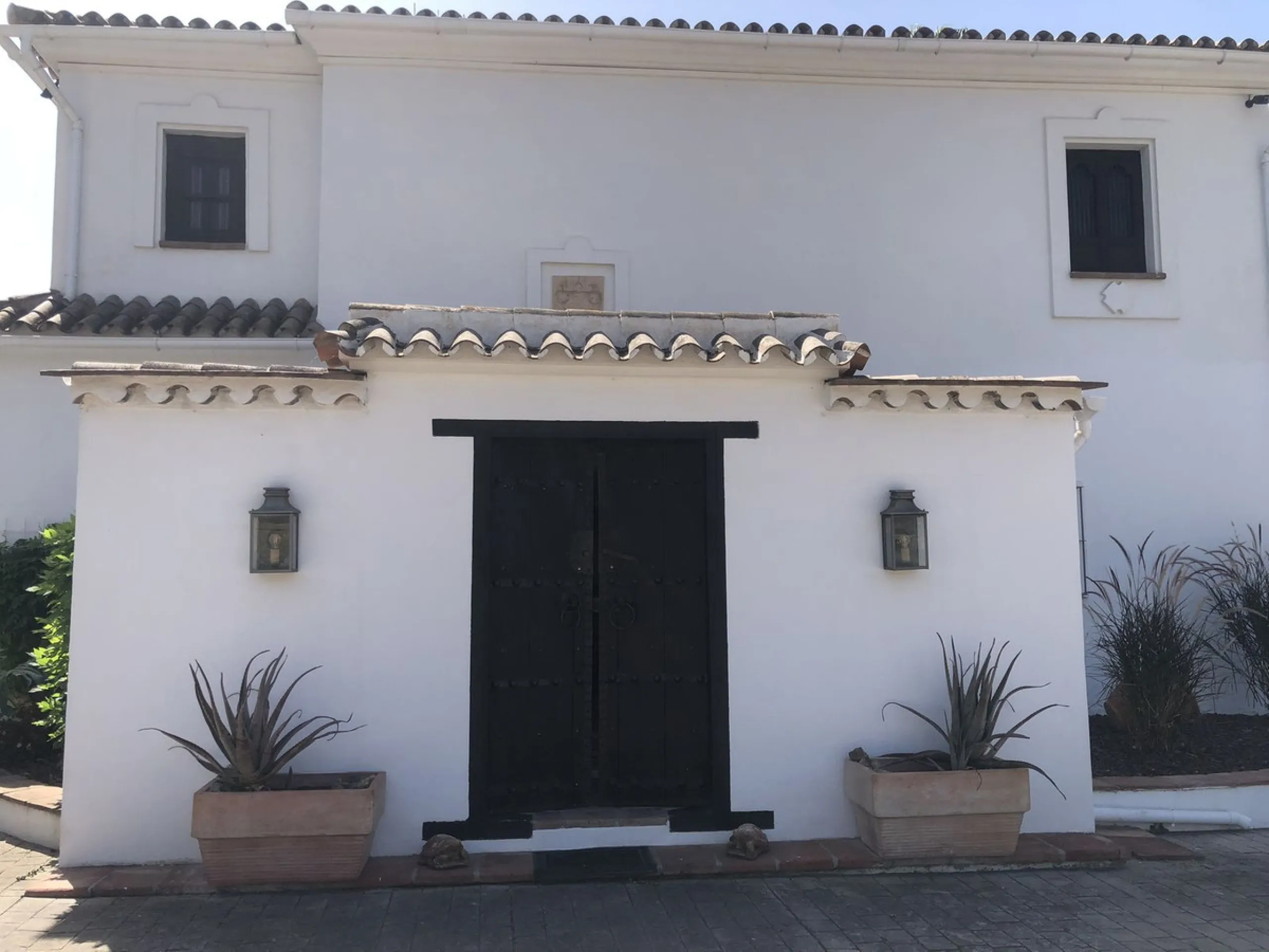 We proudly present one of the most authentic and beautiful Andalusian Cortijos with stables separate guest house in the Estepona area!