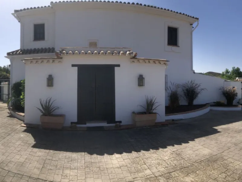 We proudly present one of the most authentic and beautiful Andalusian Cortijos with stables separate guest house in the Estepona area!